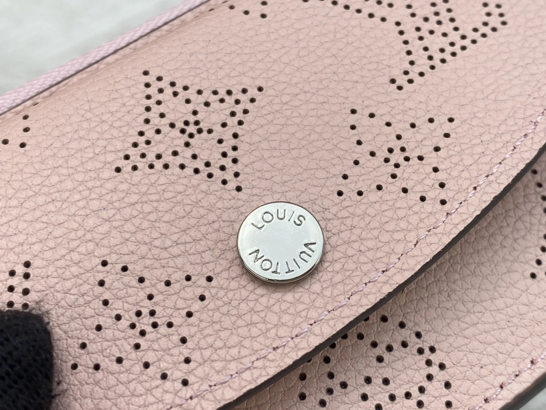 Louis Vuitton LV Card Case For Women Bright 6153 - Image 5