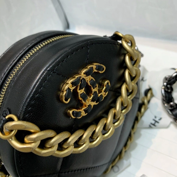 CHANEL 19 CHANELUTCH WITH CHAIN TopPick 38 - Image 3